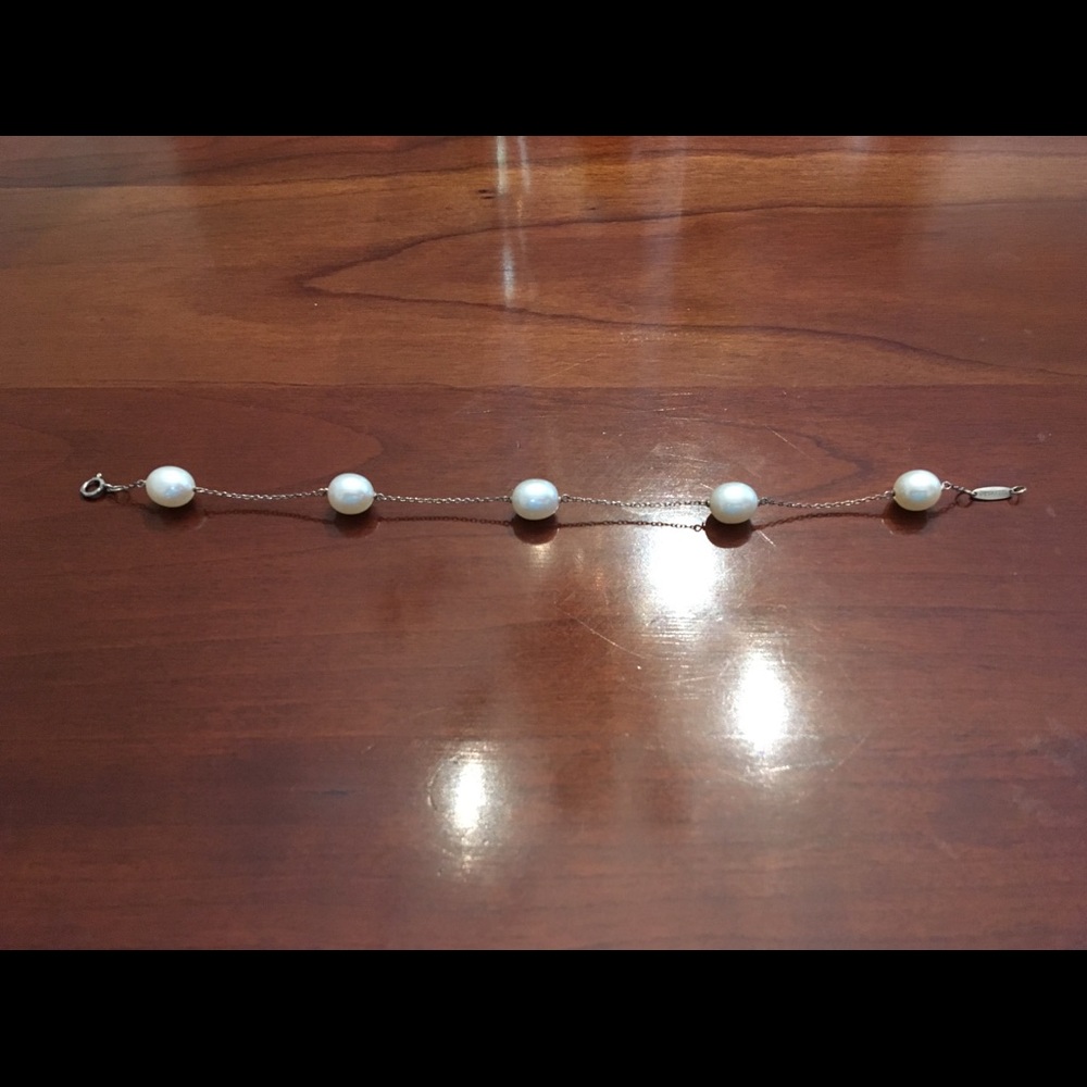 Tiffany’s pearl by the yard bracelet
